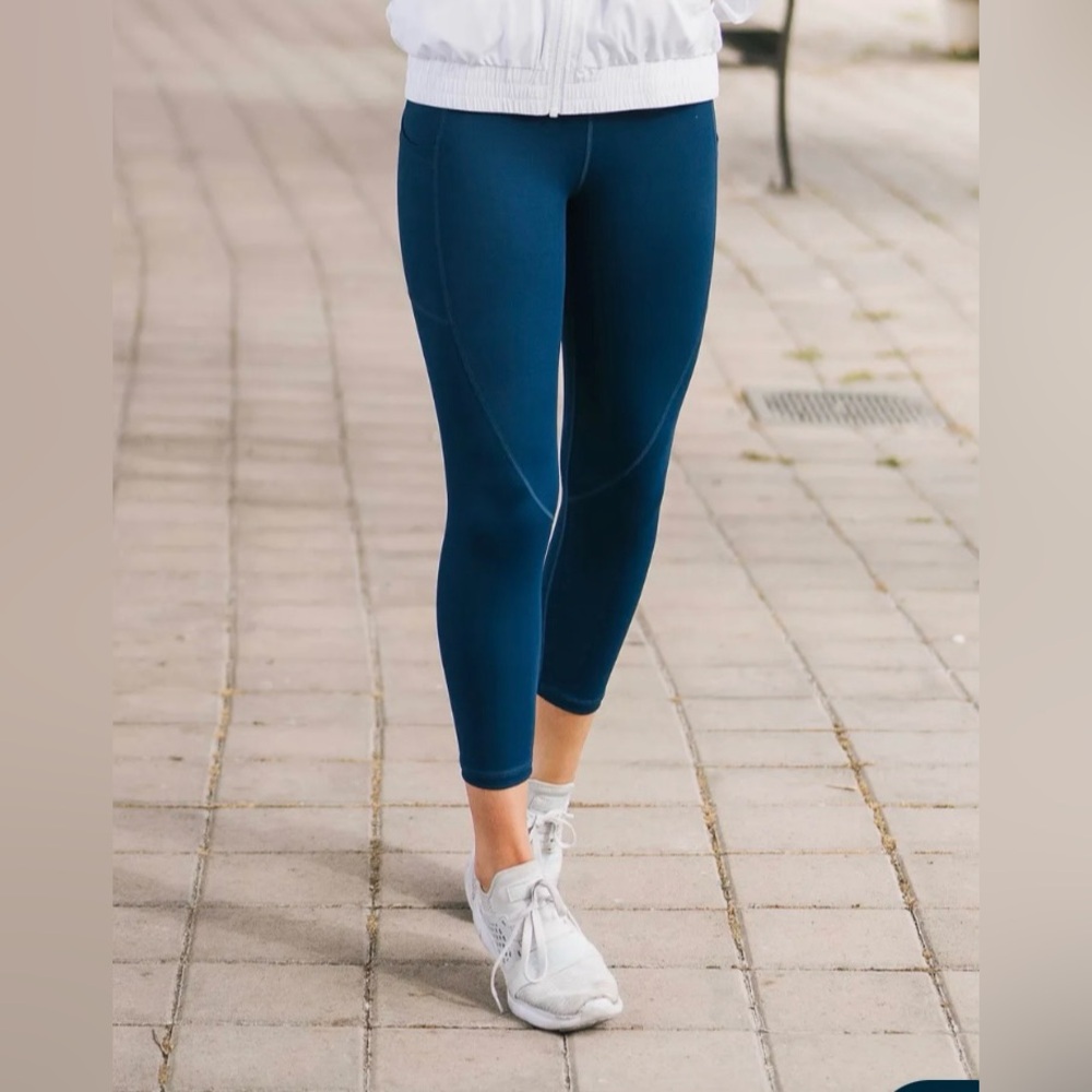 Zyia Navy Pocket Light n Tight Hi-Rise Capri 20”